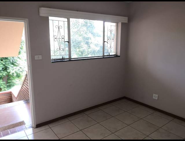 3 BEDROOM APARTMENT RENTED IN CLARENDON